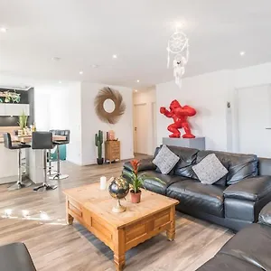 https://casa-selva-parking-gratuit-spacieux-balcon-wifi.hotels-rhonealpes.com